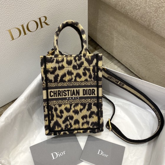Dior Tote latest vertical version mini