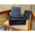 SAINT LAURENT  𝐍𝐢𝐤𝐢 28𝐜𝐦 #633158