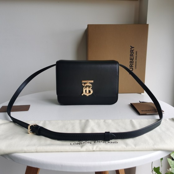 Burberry leather buckle bag 3305
