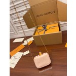 Louis Vuitton exclusive starting model: M81389