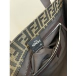 FENDI Men's Presbyopia Tote Bag