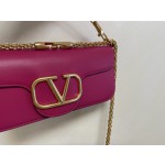 Valentino calfskin handbag 👜underarm bag Model: 1133 Decorative metal