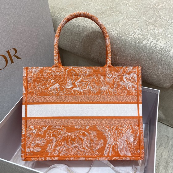 DIOR TOTE Tiger Embroidery Fluorescent Collection