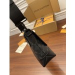 Louis Vuitton M45911