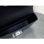 CELINE 𝑻𝒓𝒊𝒐𝒎𝒑𝒉𝒆 Chain Underarm Bag Model: 197993