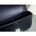 CELINE 𝑻𝒓𝒊𝒐𝒎𝒑𝒉𝒆 Chain Underarm Bag Model: 197993