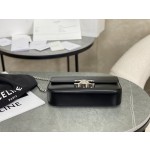 CELINE 𝑻𝒓𝒊𝒐𝒎𝒑𝒉𝒆 Chain Underarm Bag Model: 197993