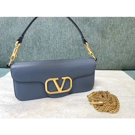 Valentino calfskin handbag 👜underarm bag Model: 1133 Decorative metal