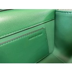 Valentino calfskin handbag 👜underarm bag Model: 1133 Decorative metal