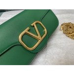 Valentino calfskin handbag 👜underarm bag Model: 1133 Decorative metal