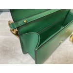 Valentino calfskin handbag 👜underarm bag Model: 1133 Decorative metal