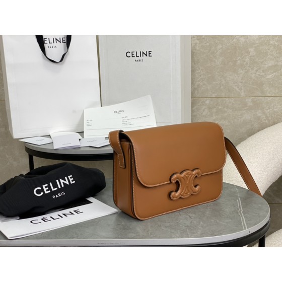 CELINE Embossed Medium Brown 𝗯𝗼𝘅 Model: 199223