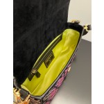 FENDI Baquette baguette