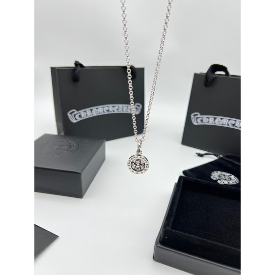 Crow Heart Circle Skull Necklace