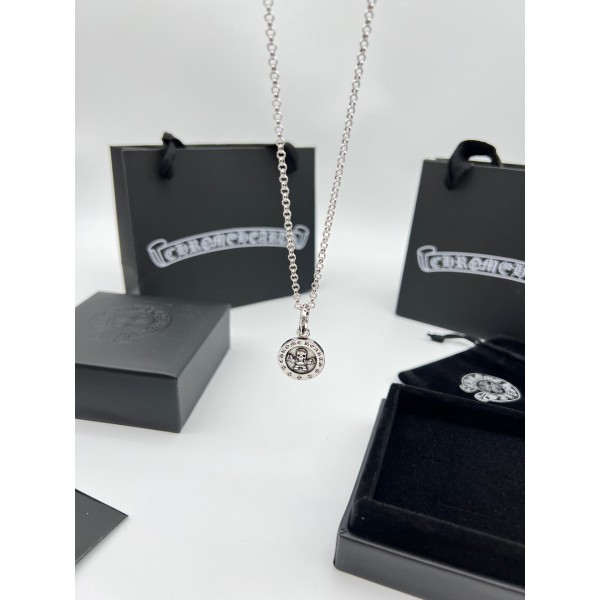 Crow Heart Circle Skull Necklace