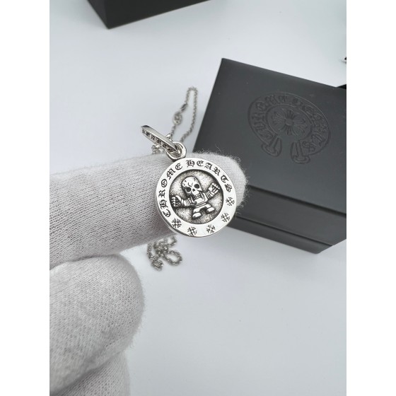 Crow Heart Circle Skull Necklace