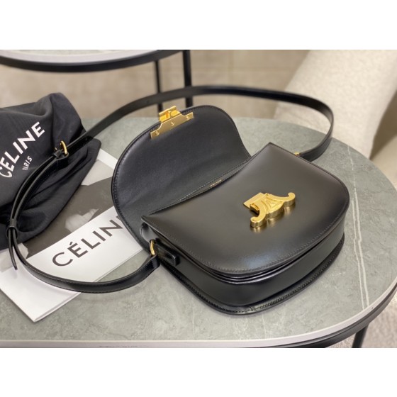 CELINE 𝗧𝗘𝗘𝗡𝗕𝗘𝗦𝗔𝗖𝗘 Leather Saddle Bag Model: 110413