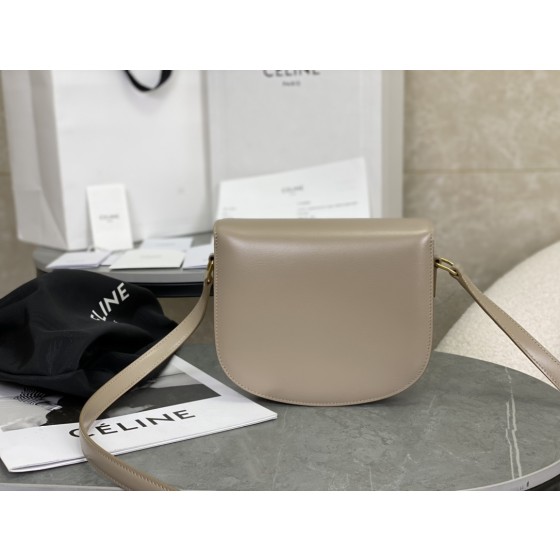 CELINE 𝗧𝗘𝗘𝗡𝗕𝗘𝗦𝗔𝗖𝗘 Leather Saddle Bag Model: 110413