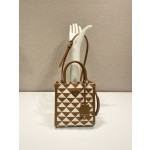 Prada embroidered fabric tote bag 👏 1BA355