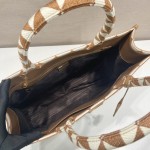 Prada embroidered fabric bag 👏 1BA356