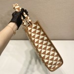 Prada embroidered fabric bag 👏 1BA356