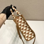 Prada embroidered fabric tote bag 👏 1BA354