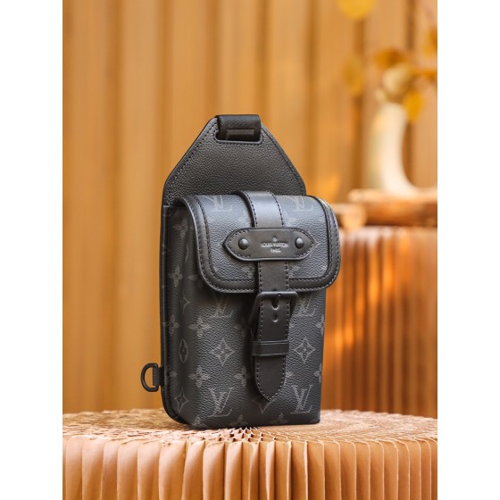 Louis Vuitton𝐒𝐀𝐔𝐌𝐔𝐑 shoulder bag #M45912