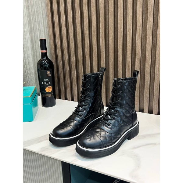 CHANEL Chelsea Boots