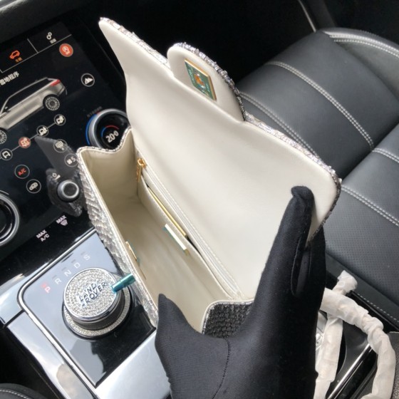 CHANEL model 24313mini cover bag