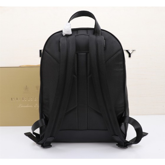 Burberry Men's Backpack 3987