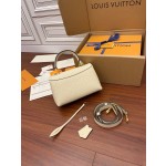 Louis Vuitton's exclusive debut model: M46008 Super Enhanced Edition