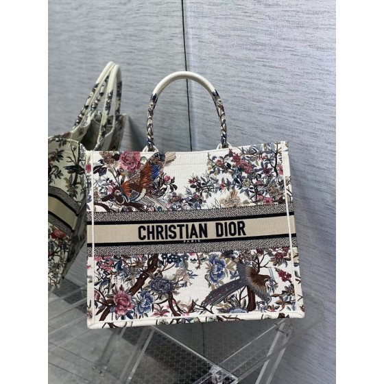 DIOR TOTE Magpie White Limited Edition Collection