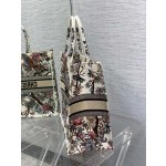 DIOR TOTE Magpie White Limited Edition Collection