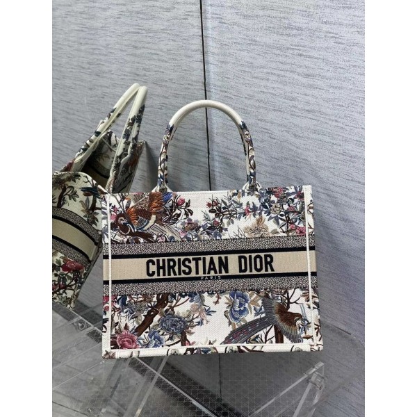 DIOR TOTE Magpie White Limited Edition Collection