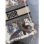 DIOR TOTE Magpie White Limited Edition Collection