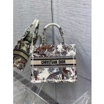 DIOR TOTE Magpie White Limited Edition Collection
