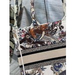 DIOR TOTE Magpie White Limited Edition Collection