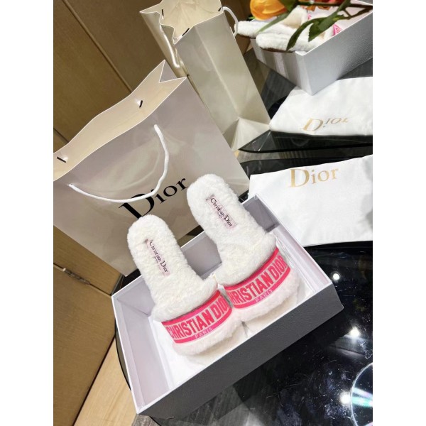 Dior flat bottom flip flops