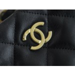 𝗖𝗛𝗔𝗡𝗘𝗟 𝟮𝟐𝑲 new 𝒉𝒐𝒃𝒐 underarm bag