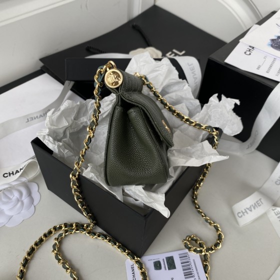 CHANEL 22K's popular black gold flap bag part AP3134