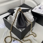 CHANEL 22K's popular black gold flap bag part AP3135