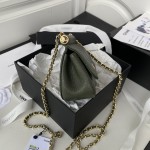 CHANEL 22K's popular black gold flap bag part AP3135