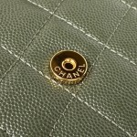 CHANEL 22K's popular black gold flap bag part AP3135