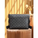 Louis Vuitton 𝐕𝐎𝐘𝐀𝐆𝐄𝐑 messenger bag #M40511#