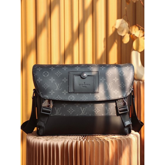 Louis Vuitton 𝐕𝐎𝐘𝐀𝐆𝐄𝐑 messenger bag #M40511#