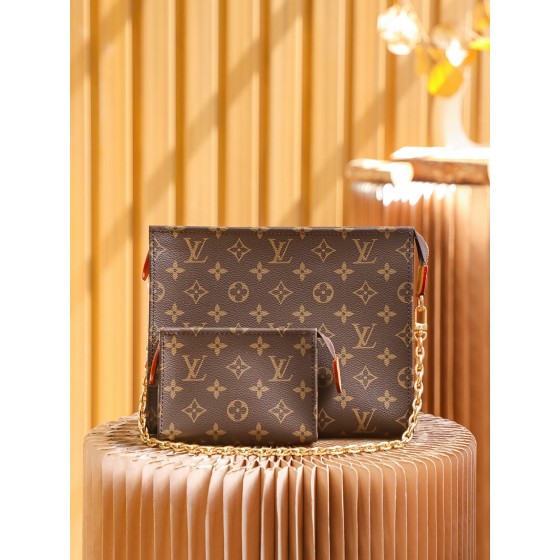 Louis Vuitton 𝐓𝐎𝐈𝐋𝐄𝐓𝐑𝐘 𝟐𝟔 new wash bag #M81412