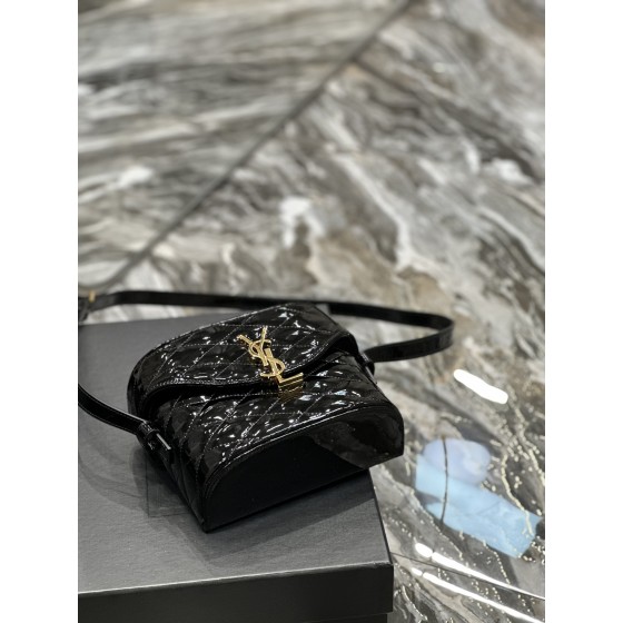 SAINT LAURENT UNE Quilted patent leather with sheepskin box bag model number: 710080