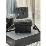 SAINT LAURENT UNE Quilted patent leather with sheepskin box bag model number: 710080