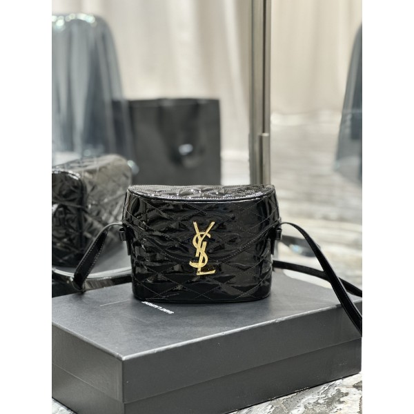 SAINT LAURENT UNE Quilted patent leather with sheepskin box bag model number: 710080