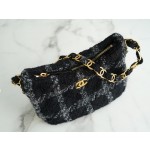 𝗖𝗛𝗔𝗡𝗘𝗟 𝟮𝟐𝑲 New 𝒉𝒐𝒃𝒐 Tweed Underarm Bag